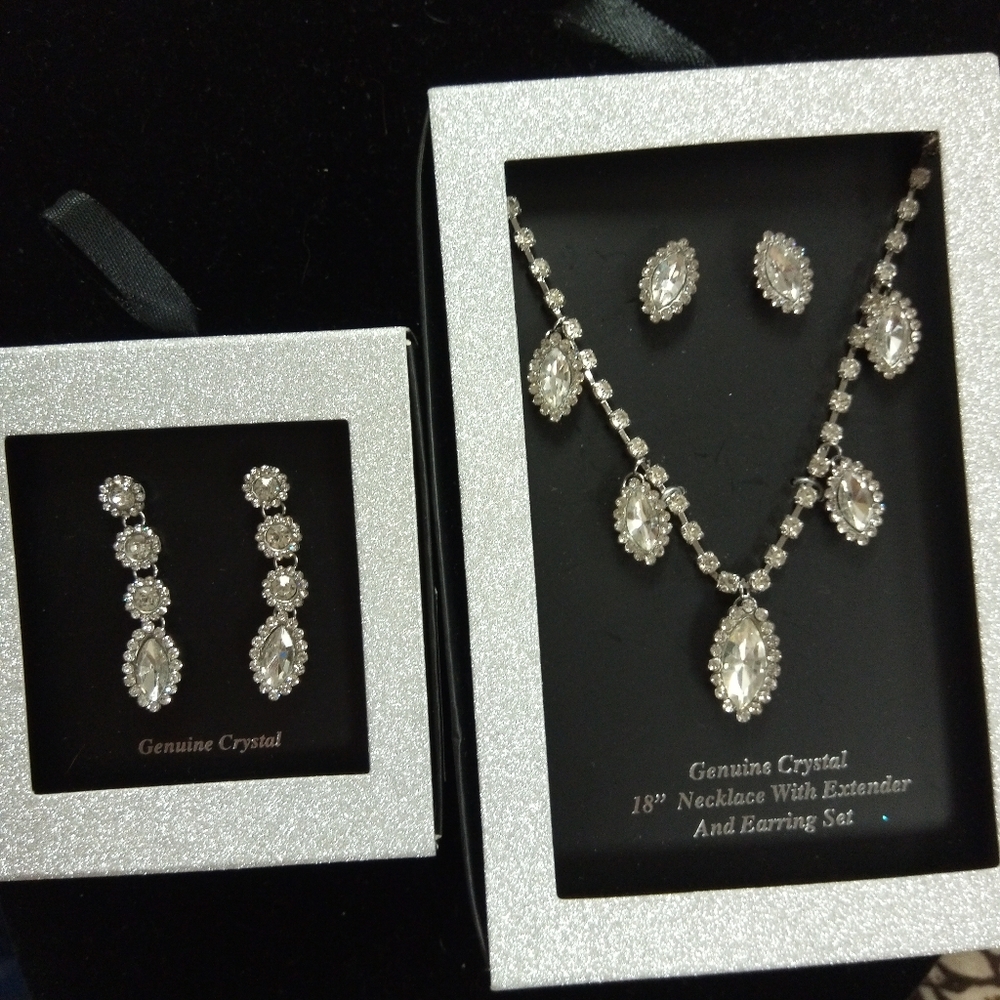 🆕 genuine Crystal🌹silver🌹 earrings and necklace